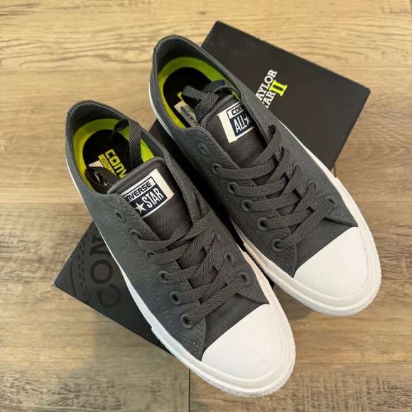 Women's Converse Chuck Taylor II Gray & White Size Women 7.5 New in Box - Picture 1 of 8